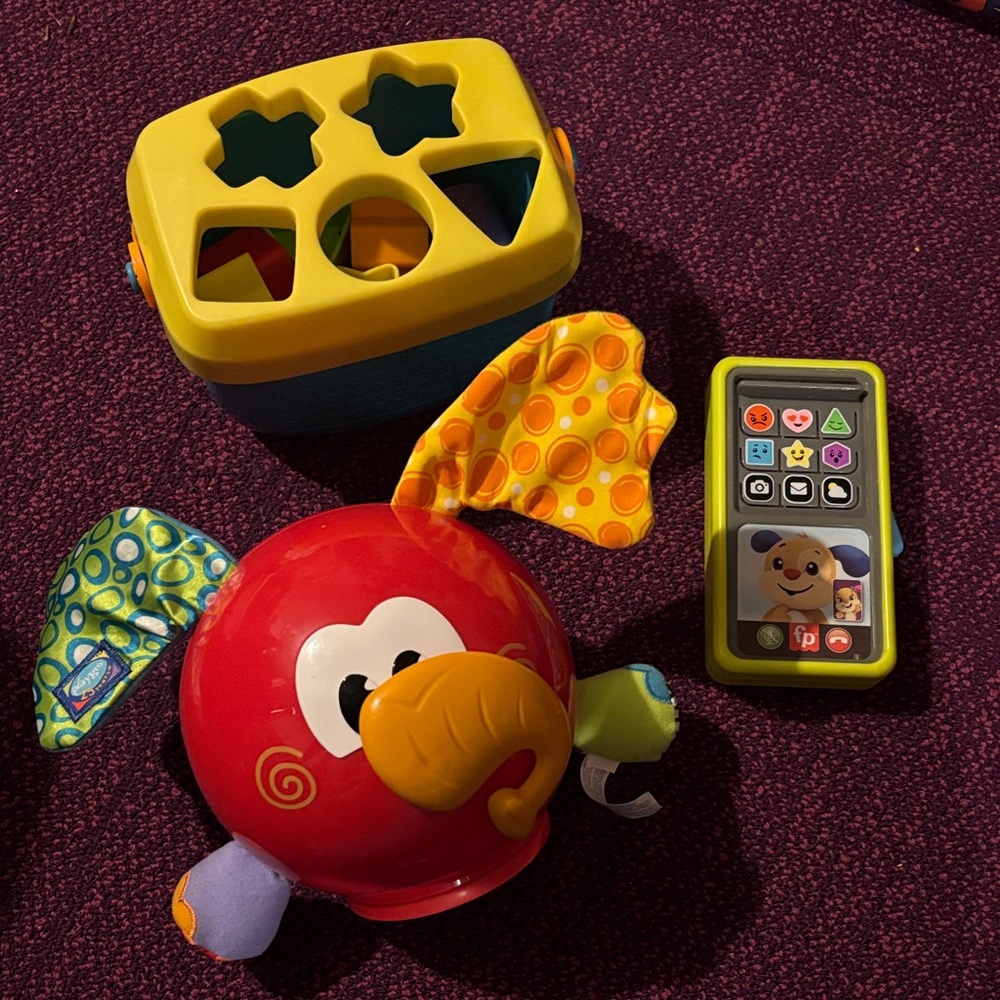 Shape toy set with play phone